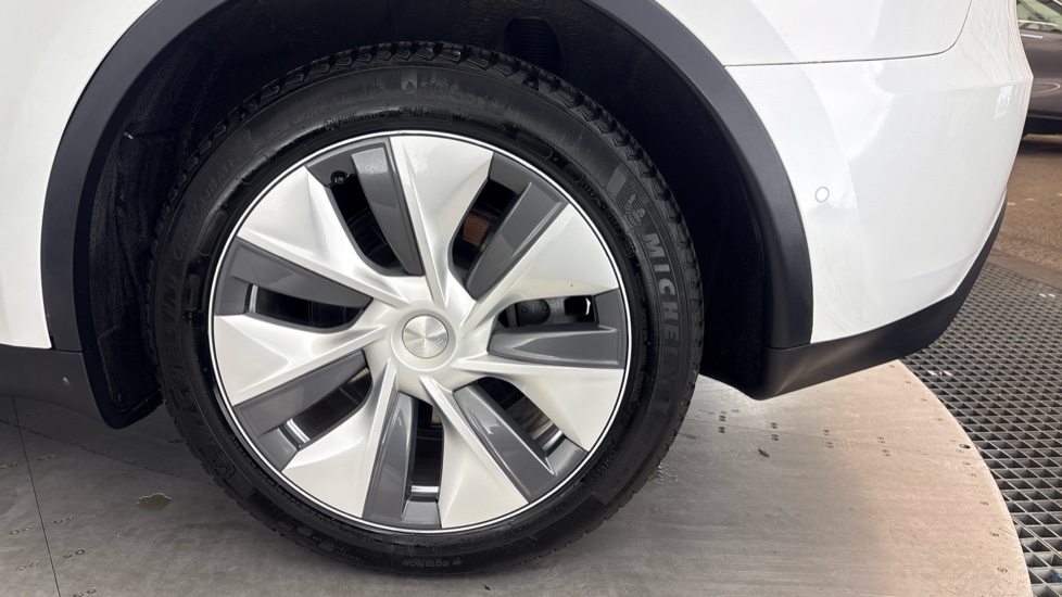 TESLA MODEL Y HATCHBACK Long Range AWD 5dr Auto