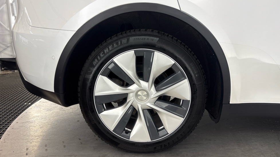 TESLA MODEL Y HATCHBACK Long Range AWD 5dr Auto