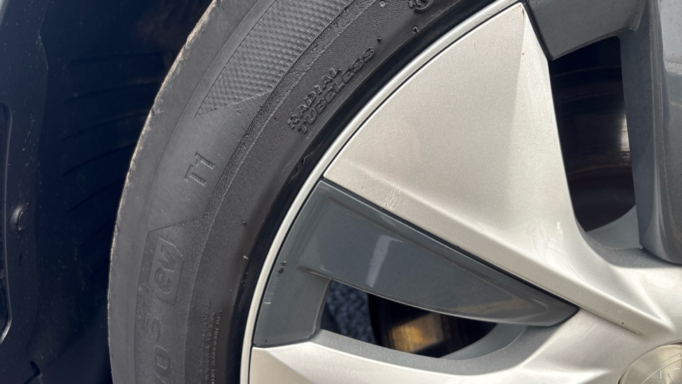 TESLA MODEL Y scuff