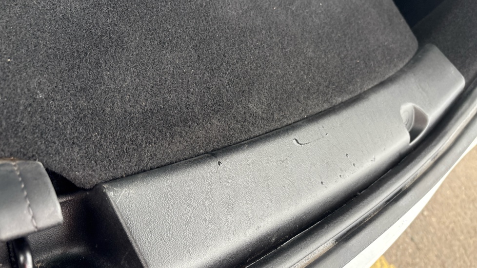 TESLA MODEL Y scratches