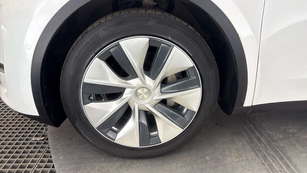 TESLA MODEL Y Image 17