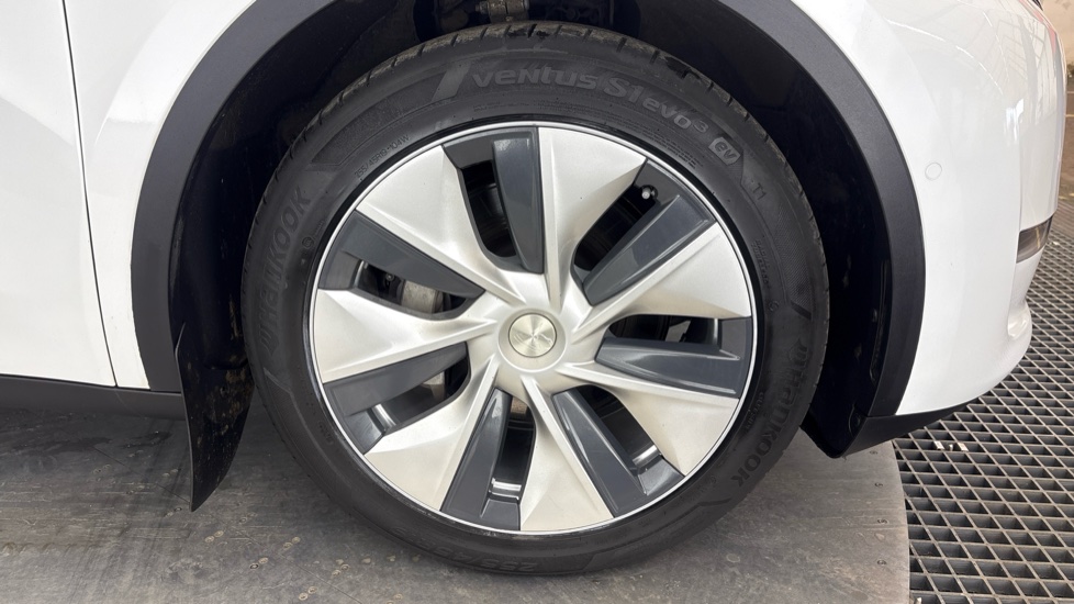 TESLA MODEL Y Image 20