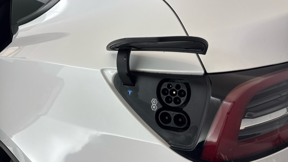 TESLA MODEL Y Image 21