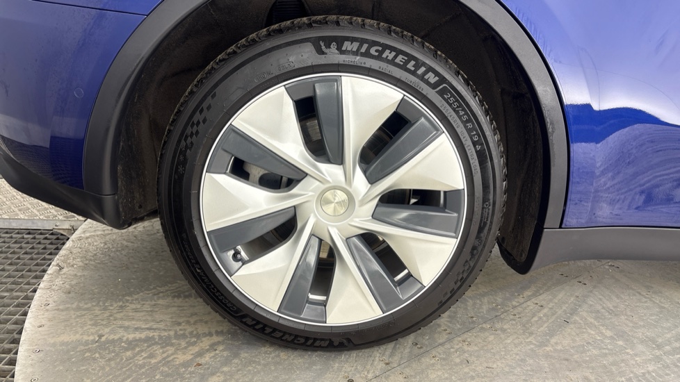 TESLA MODEL Y HATCHBACK Long Range AWD 5dr Auto