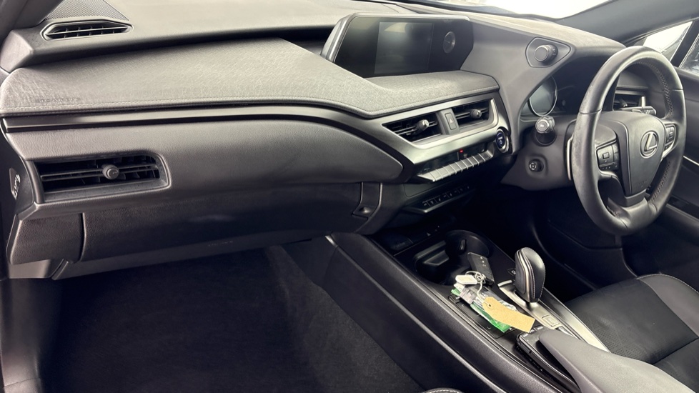 LEXUS UX Image 10
