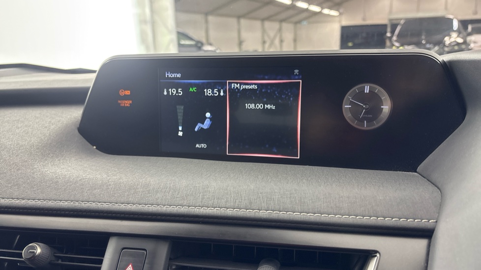 LEXUS UX Image 12