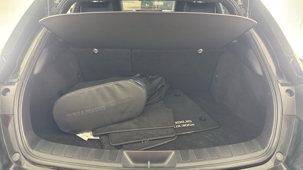 LEXUS UX Image 15