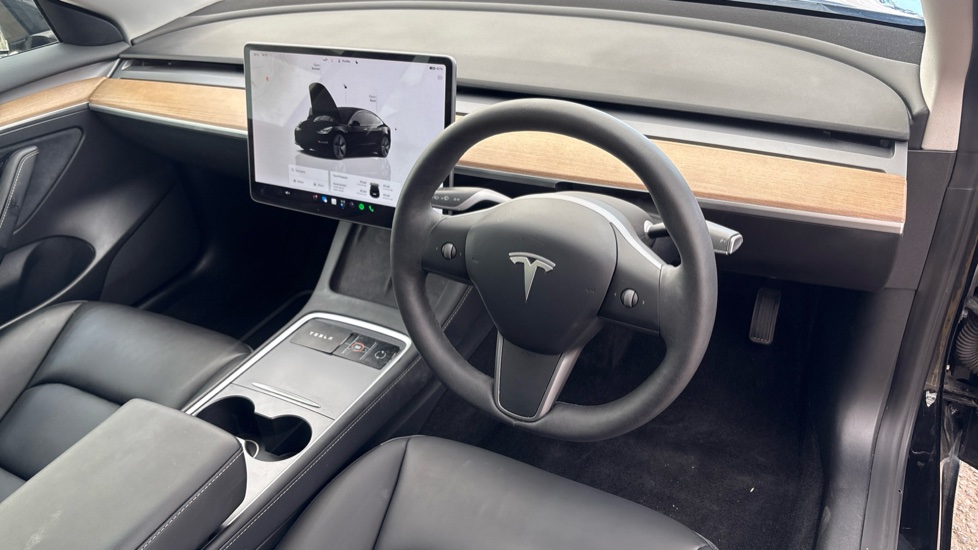 TESLA MODEL 3 Image 9