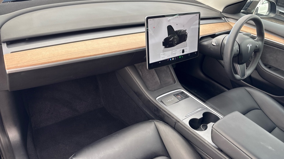 TESLA MODEL 3 Image 10