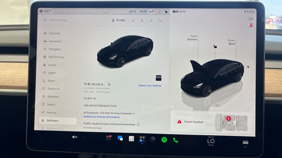 TESLA MODEL 3 Image 13