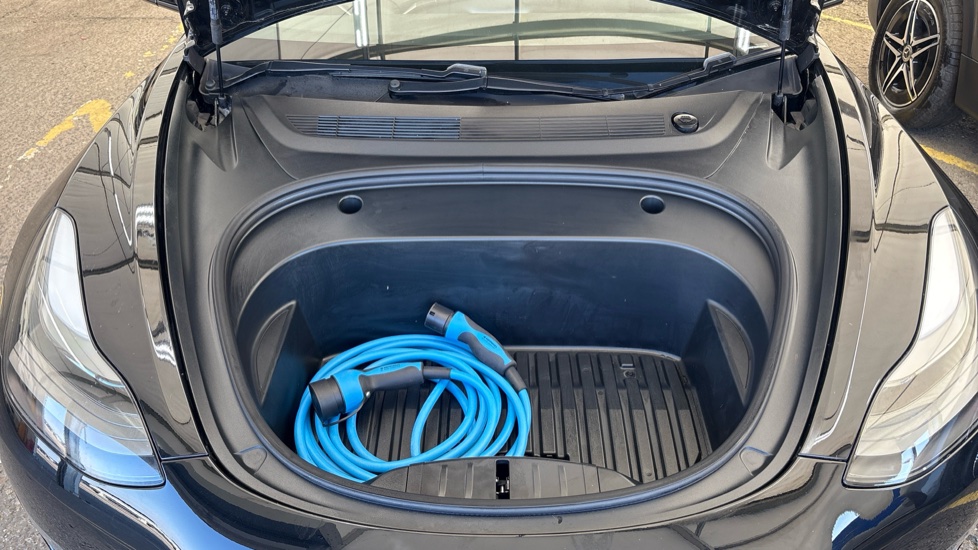 TESLA MODEL 3 Image 16