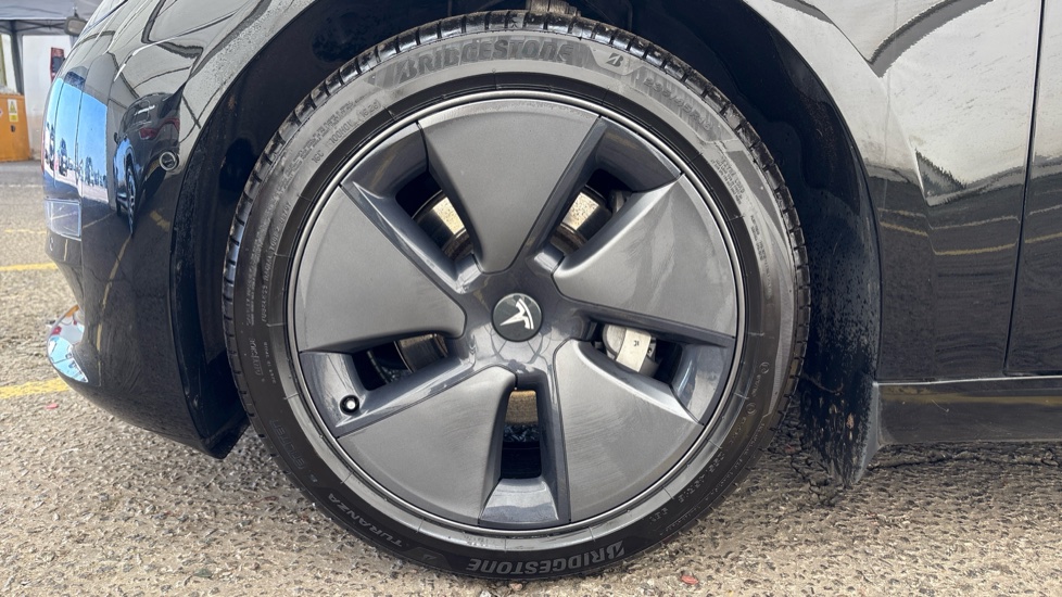 TESLA MODEL 3 Image 17