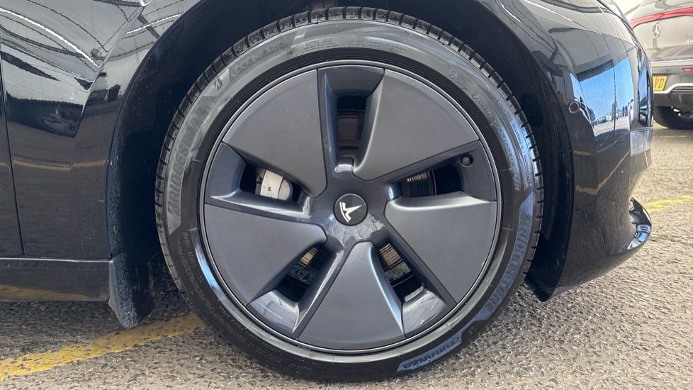 TESLA MODEL 3 Image 20