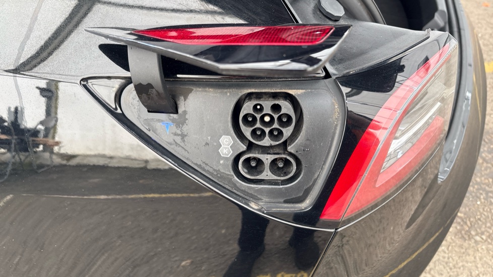 TESLA MODEL 3 Image 21