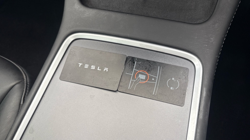 TESLA MODEL 3 2 keys available