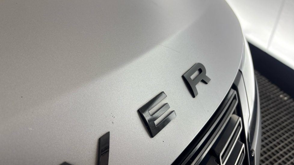 LAND ROVER RANGE ROVER SPORT Multiple chips and scratches