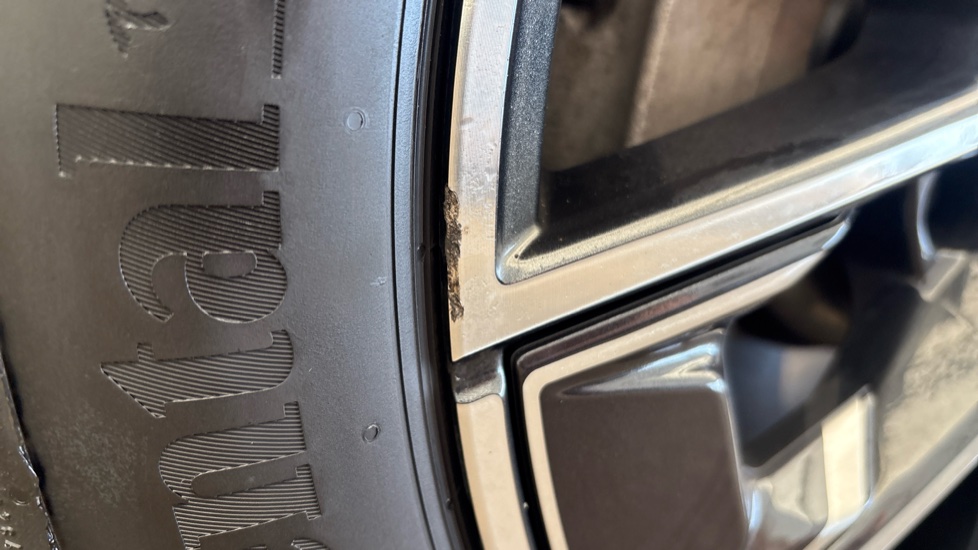 BMW I4 Scuff