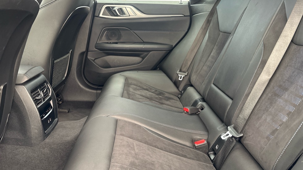 BMW I4 Image 14
