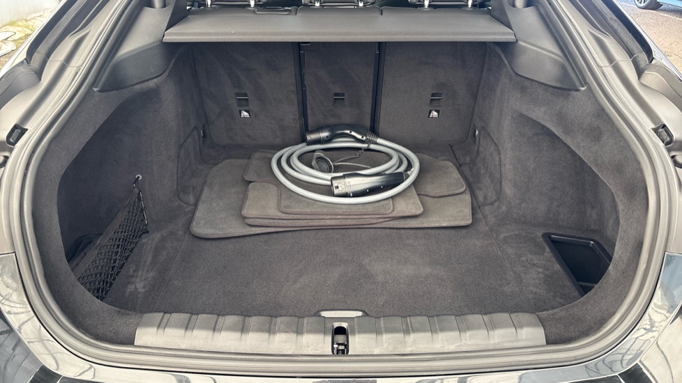 BMW I4 Image 15