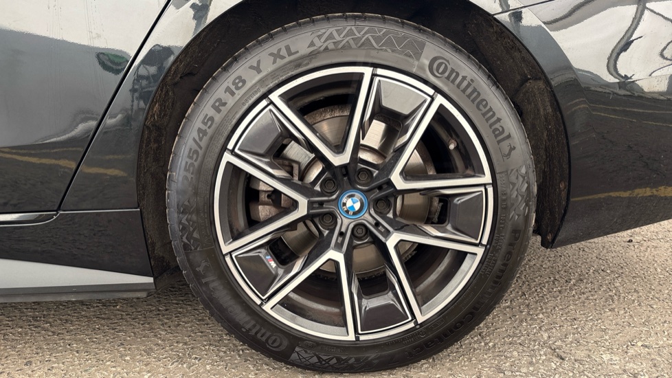BMW I4 Image 18
