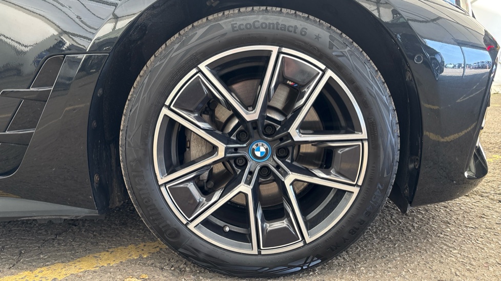 BMW I4 Image 20