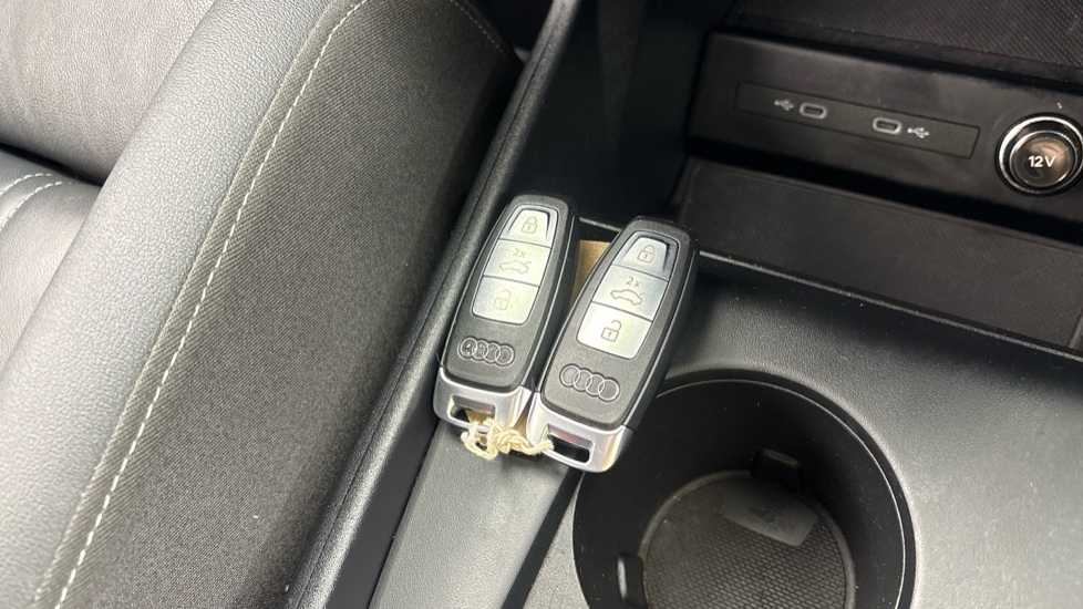 AUDI Q4 E-TRON ESTATE 210kW 45 82kWh S Line 5dr Auto [Leather]