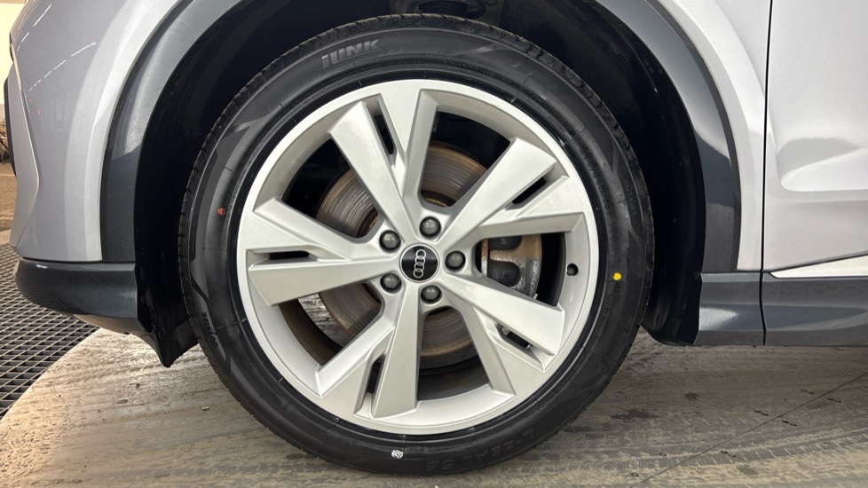 AUDI Q4 E-TRON ESTATE 210kW 45 82kWh S Line 5dr Auto [Leather]