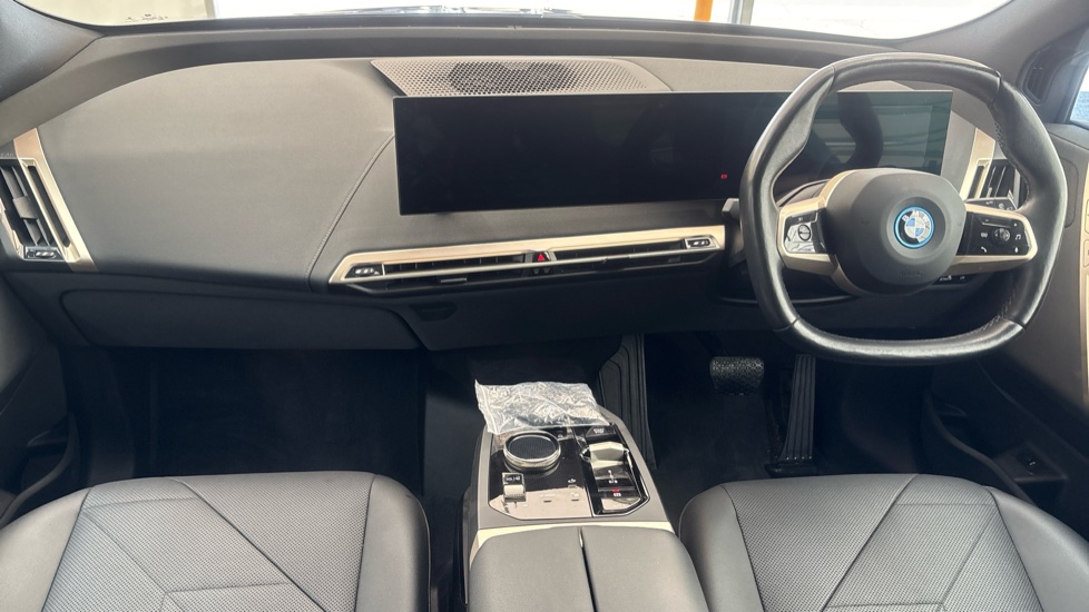BMW iX Image 11