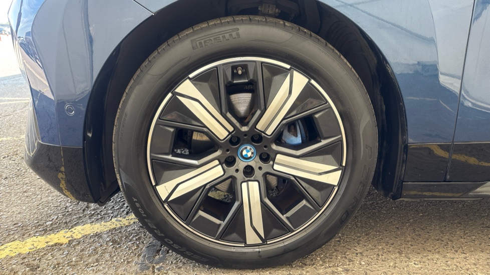 BMW iX Image 17