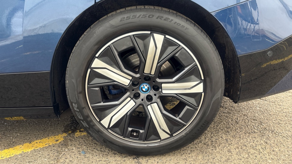 BMW iX Image 18