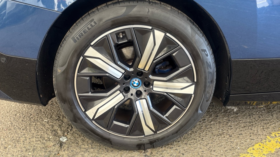 BMW iX Image 19