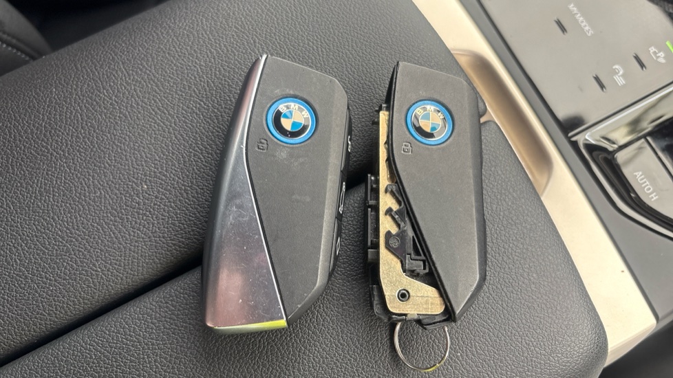 BMW iX two keys