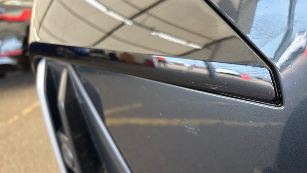 AUDI Q4 chips and scratches