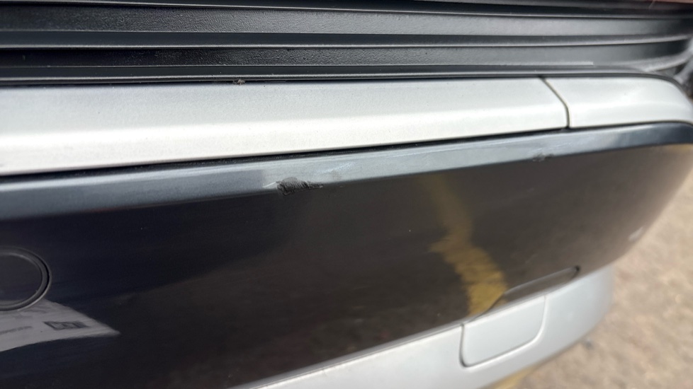 AUDI Q4 scratches