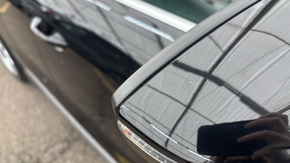 AUDI Q4 scratches