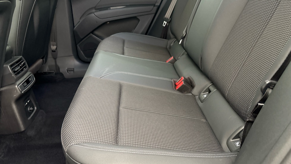 AUDI Q4 Image 14