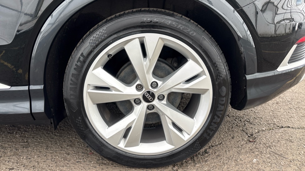 AUDI Q4 Image 18