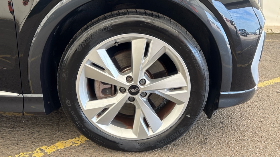 AUDI Q4 Image 20