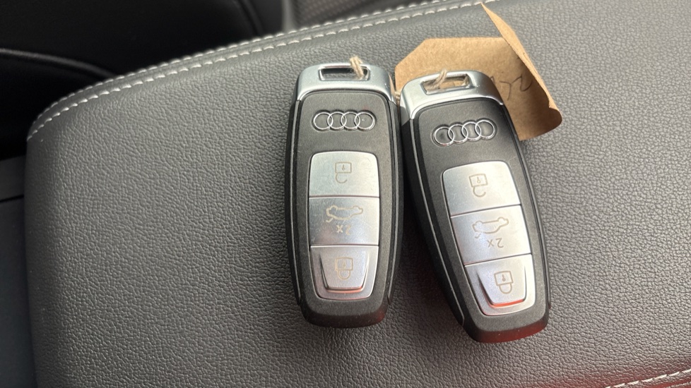 AUDI Q4 two keys
