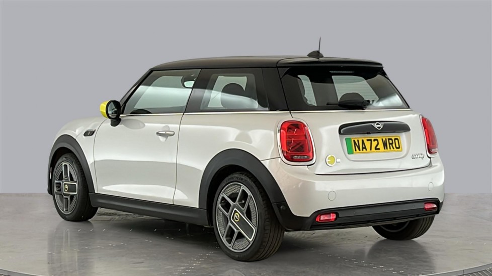 MINI HATCHBACK Image 3