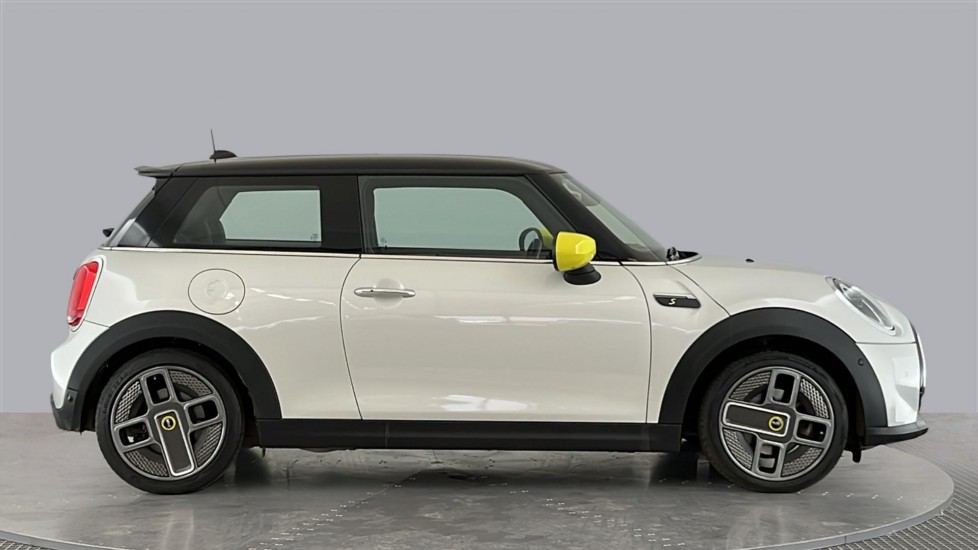 MINI HATCHBACK Image 6