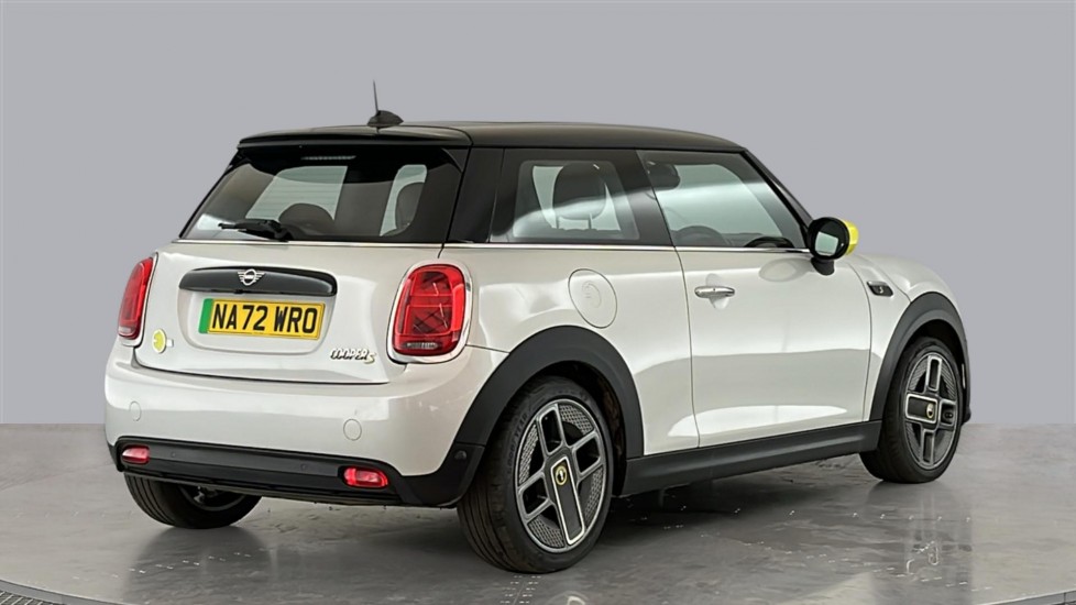 MINI HATCHBACK Image 5