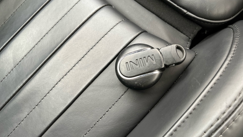 MINI HATCHBACK one key only