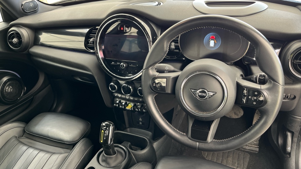 MINI HATCHBACK Image 9