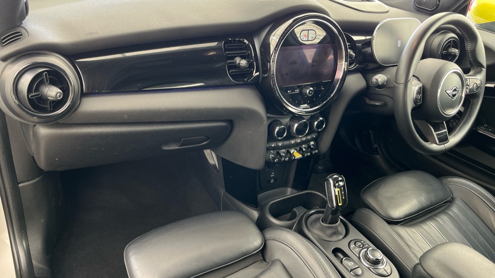 MINI HATCHBACK Image 10