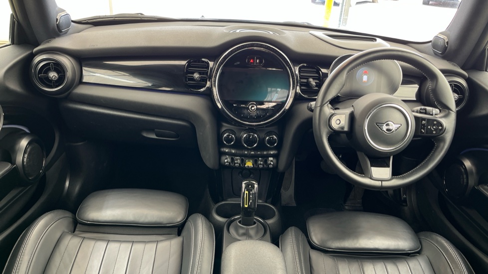 MINI HATCHBACK Image 11