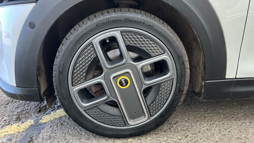 MINI HATCHBACK Image 17