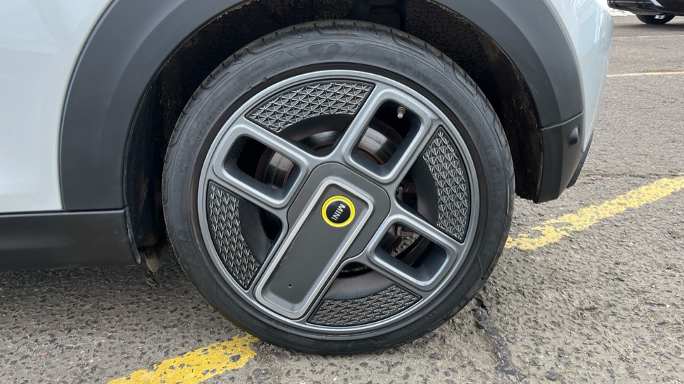 MINI HATCHBACK Image 18