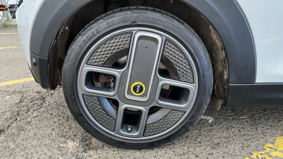 MINI HATCHBACK Image 19
