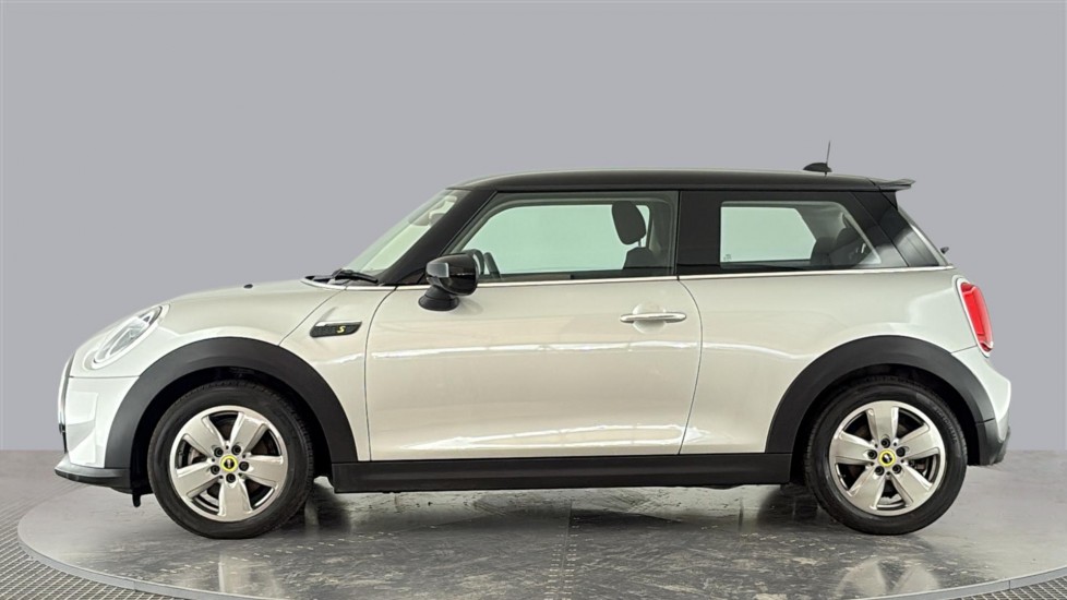 MINI HATCHBACK Image 2